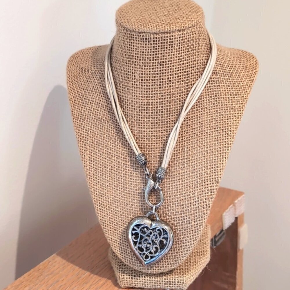 Stunning chunky Silver toned heart Charm necklace